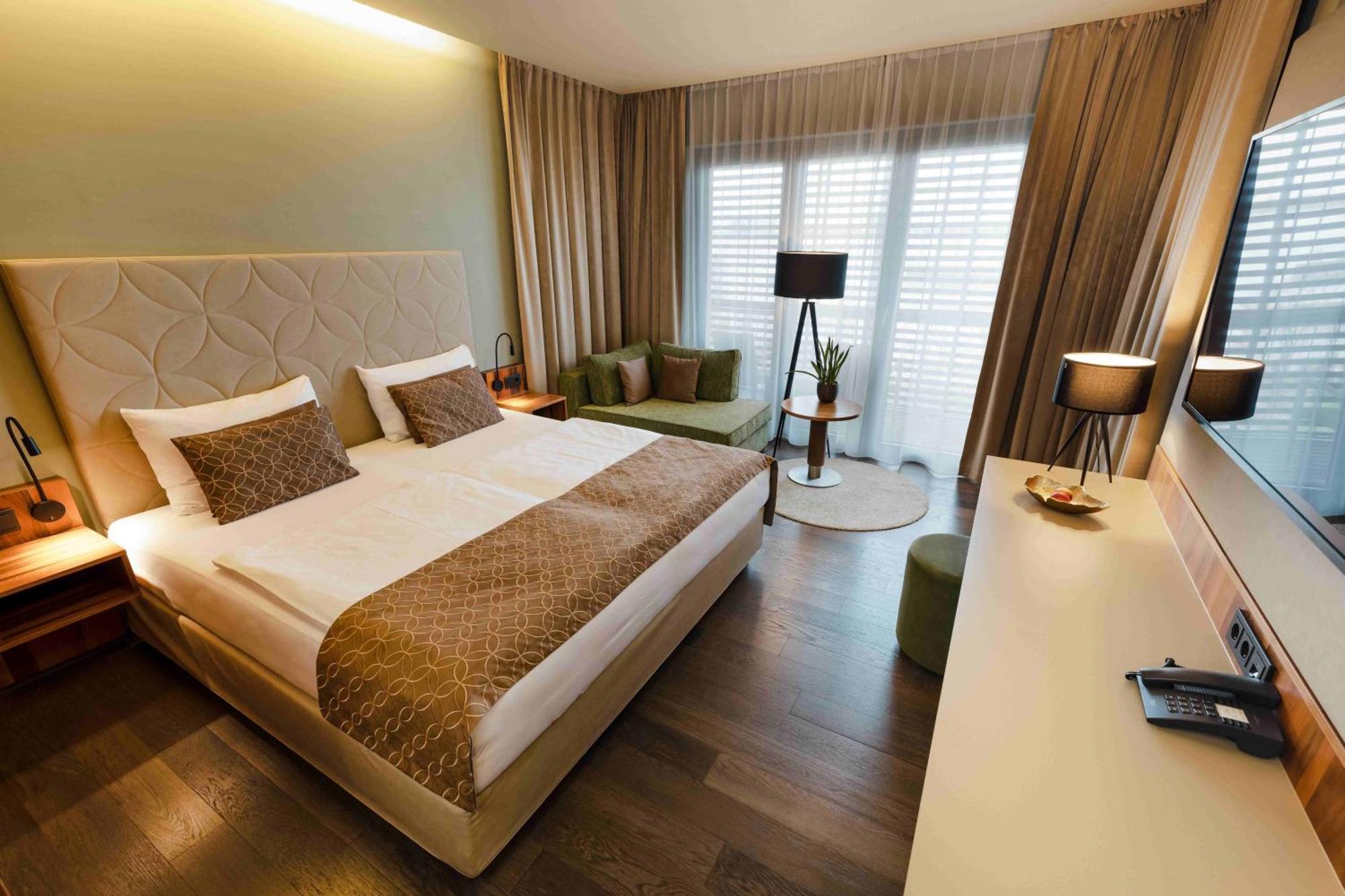 Therme Laa - Hotel & Silent Spa لا ان دير تيا المظهر الخارجي الصورة